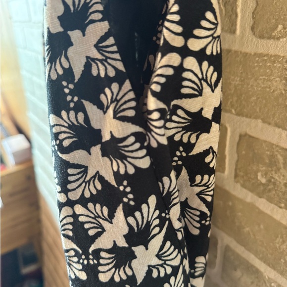 Universal Thread Black and Cream Floral Midi Dress - Picture 3 of 6